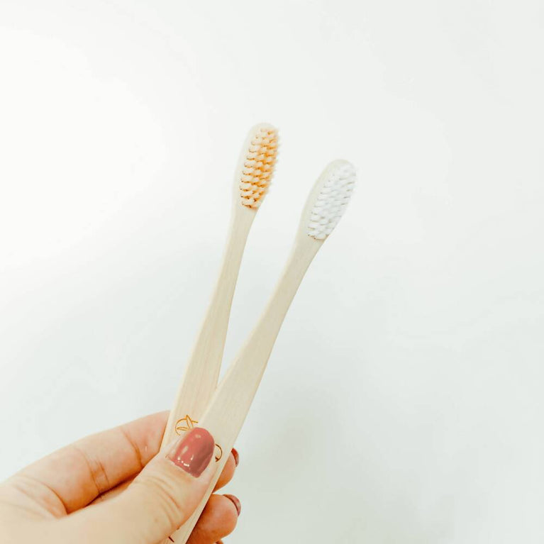 Escova de dentes de bambu - adulta e infantil